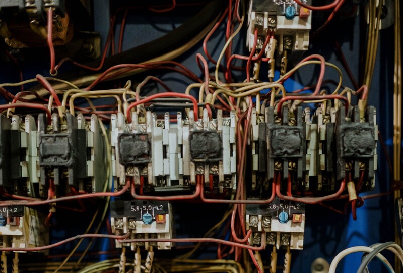 como-evitar-una-falla-electrica-jcecheverryingenieria.jpg